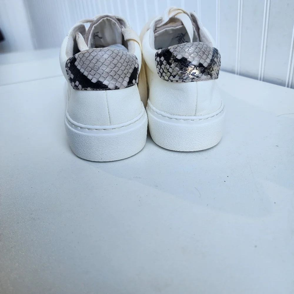 Express Women's Shoe Size 9.5 White Tan  Taupe Faux Leather Lace Up Sneakers